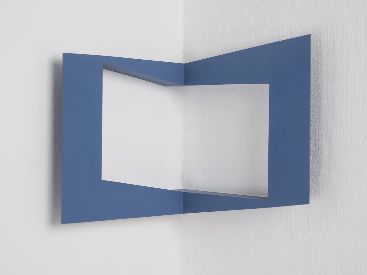 corner - equal areas and spaces - dark blue