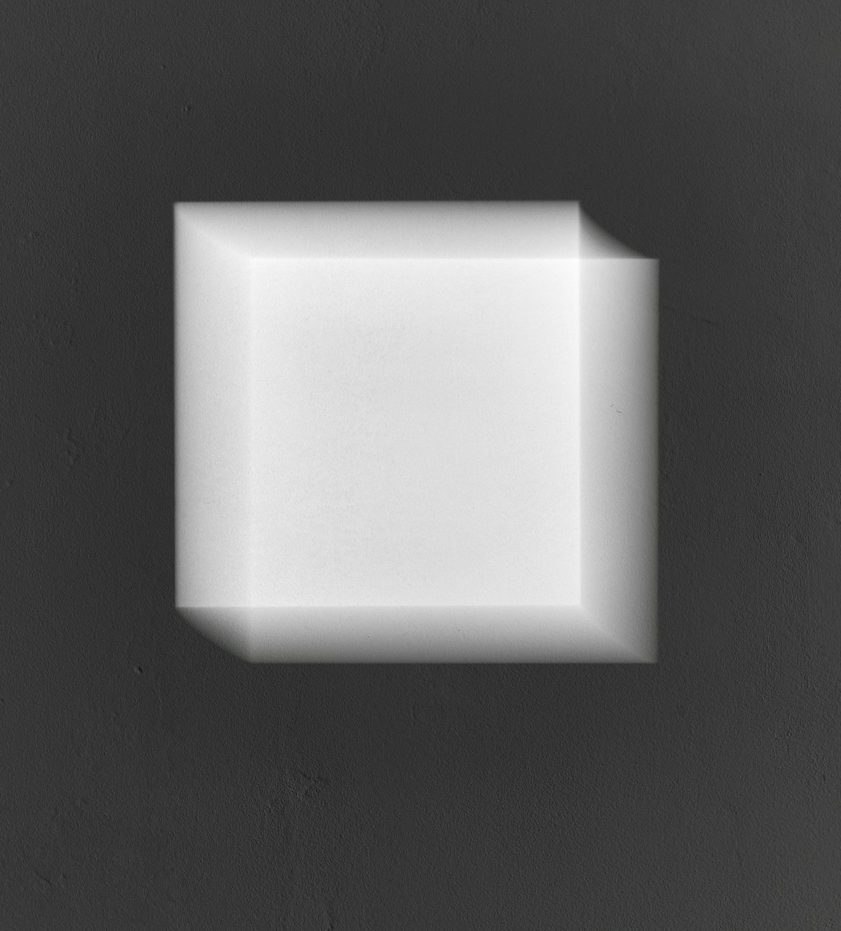 view of installation: &quot;lichtquadrat&quot; (2020), light, pure tones, resonance apparatus, electronics, wood, 30 x 30 cm