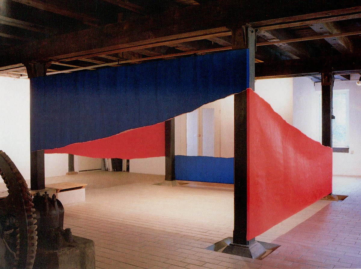 view of installation: &quot;ebbe &amp; flut&quot; (1991), paper, torn, 227 x 407 x 420 cm