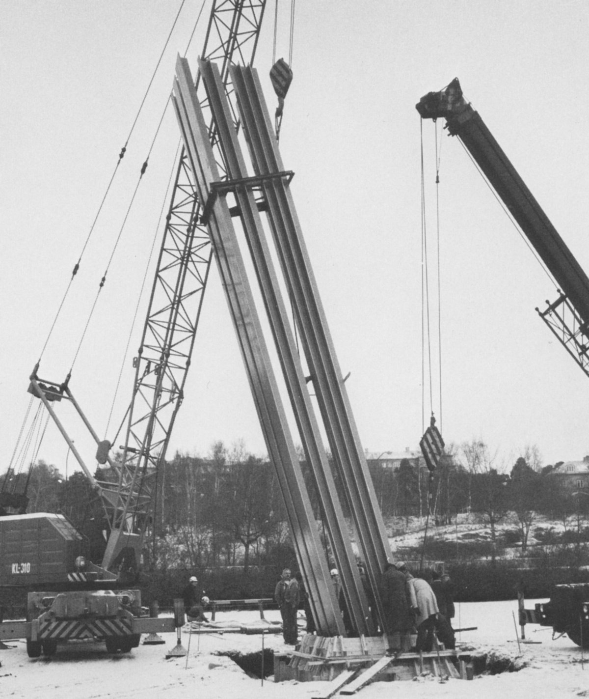 lars erik falk, &quot;farbturm&quot; (1981), lindhagensplan, stockholm, h 12 m