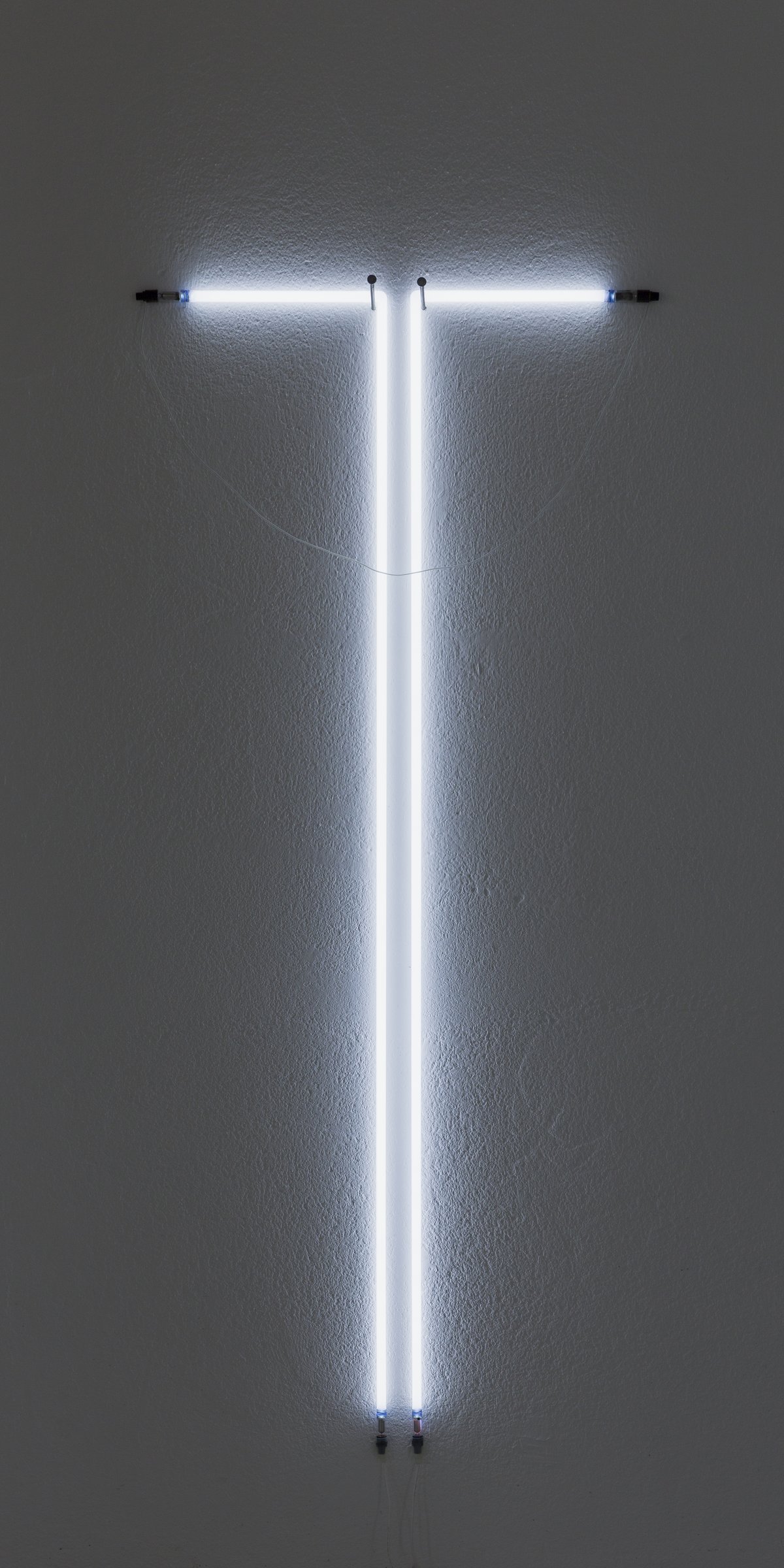 &quot;two details of two squares&quot; (1977), fluorescent tube (argon), nails and transformator, 80 × 200 cm